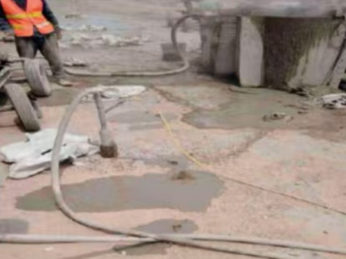 邵东水泥混凝土路面板底注浆技术 路面脱空注浆整治方案