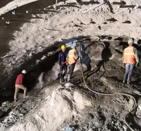邵东拱顶带模注浆料的施工流程及注意事项